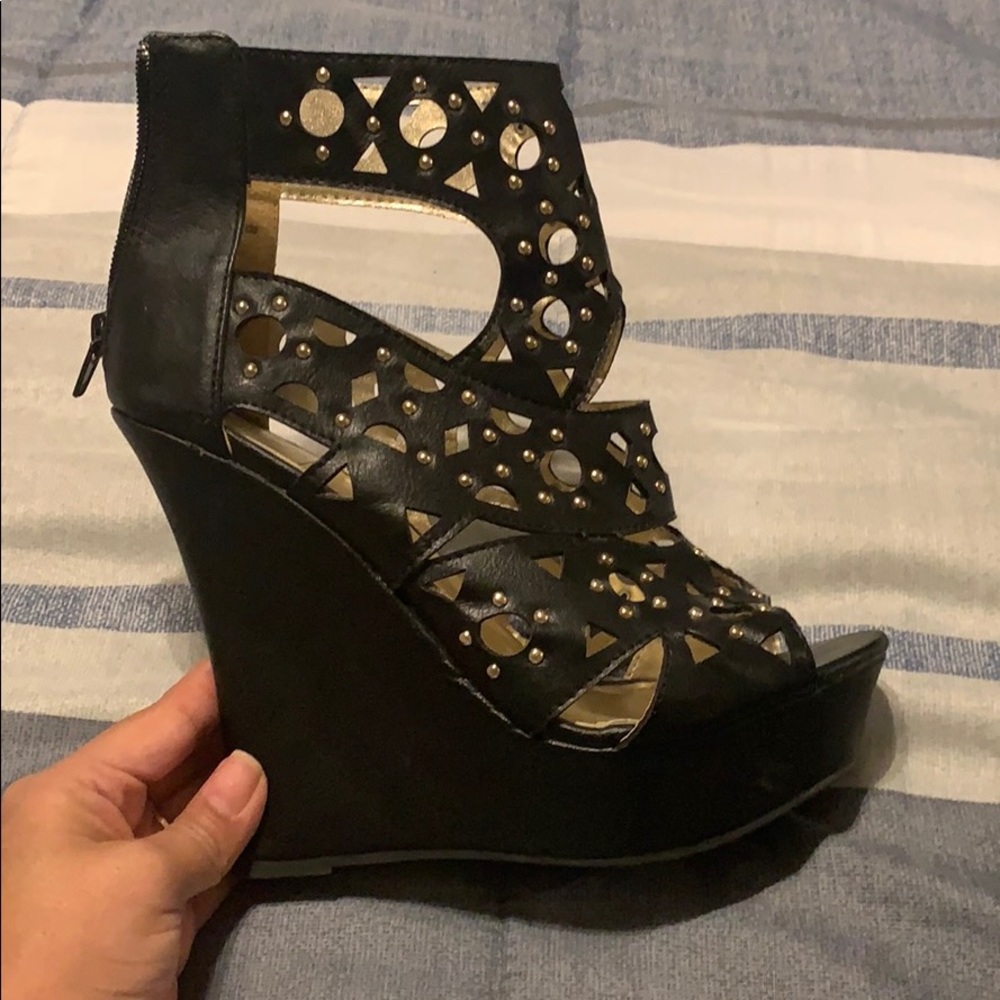 Black and gold wedges
